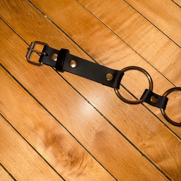 Black Leather Ring Link Belt with Silver Hardware - Picture 2 of 4